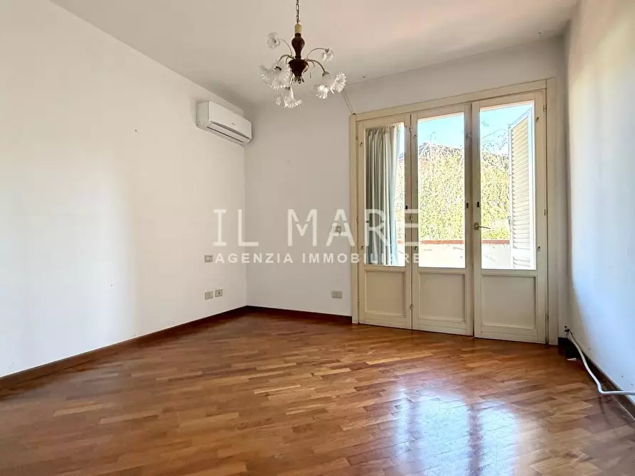 Immagine 12 di Appartamento in vendita  a Massa