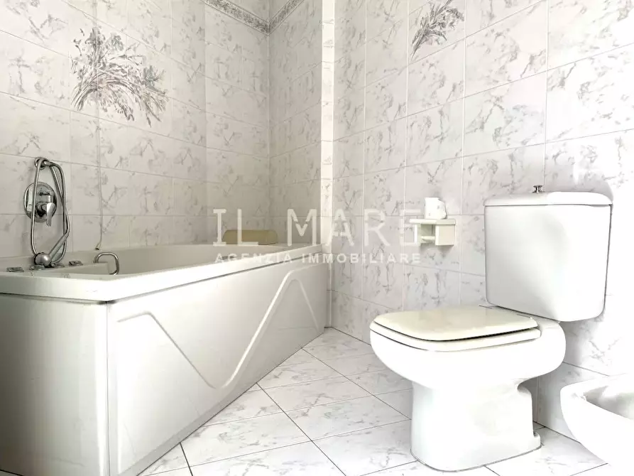 Immagine 22 di Appartamento in vendita  a Massa