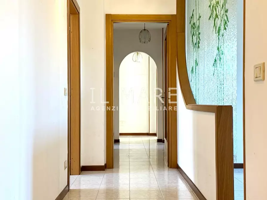 Immagine 2 di Appartamento in vendita  a Massa