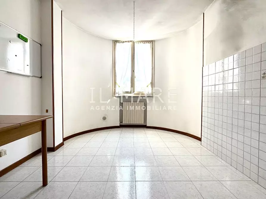 Immagine 11 di Appartamento in vendita  a Massa