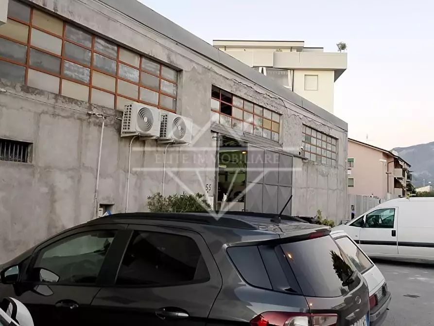 Immagine 1 di Attività artigianale in vendita  a Carrara