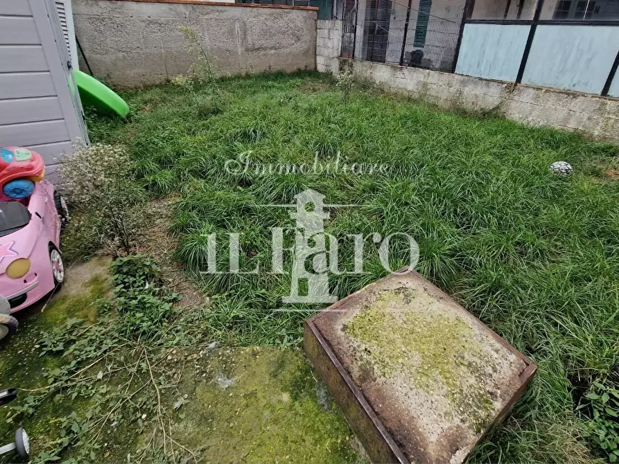 Immagine 44 di Terratetto in vendita  a Campi Bisenzio