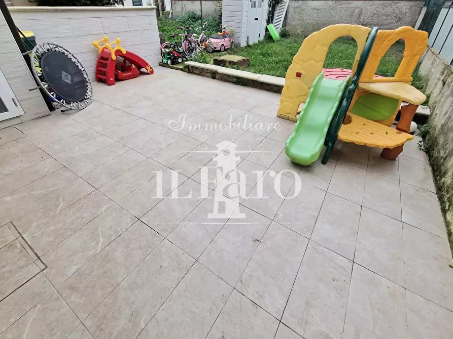 Immagine 43 di Terratetto in vendita  a Campi Bisenzio