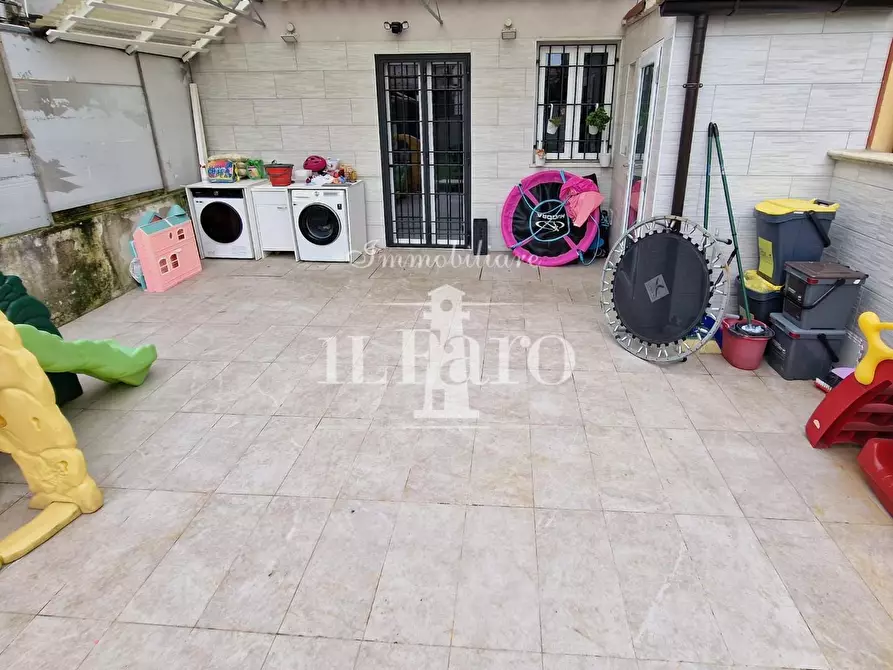 Immagine 37 di Terratetto in vendita  a Campi Bisenzio