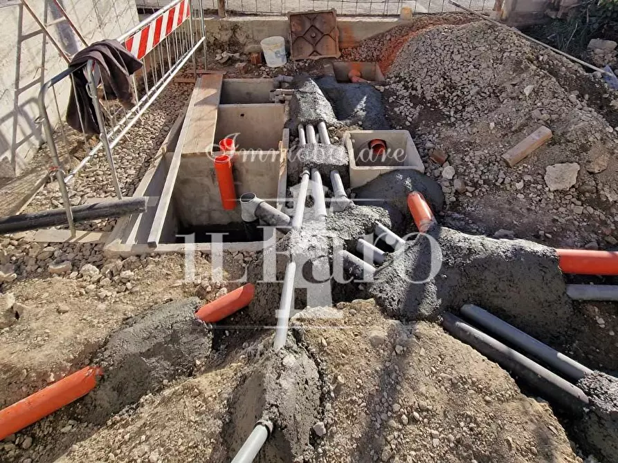 Immagine 17 di Casa bifamiliare in vendita  a Campi Bisenzio