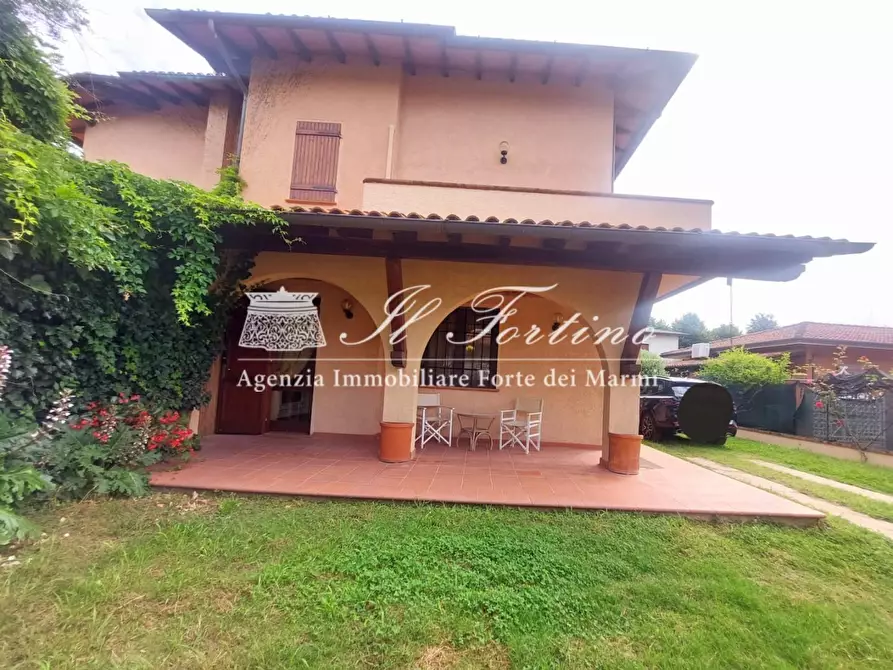 Immagine 2 di Casa bifamiliare in vendita  a Forte Dei Marmi