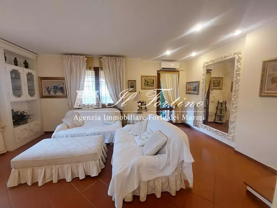 Immagine 8 di Casa bifamiliare in vendita  a Forte Dei Marmi
