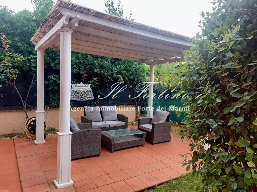 Immagine 34 di Casa bifamiliare in vendita  a Forte Dei Marmi
