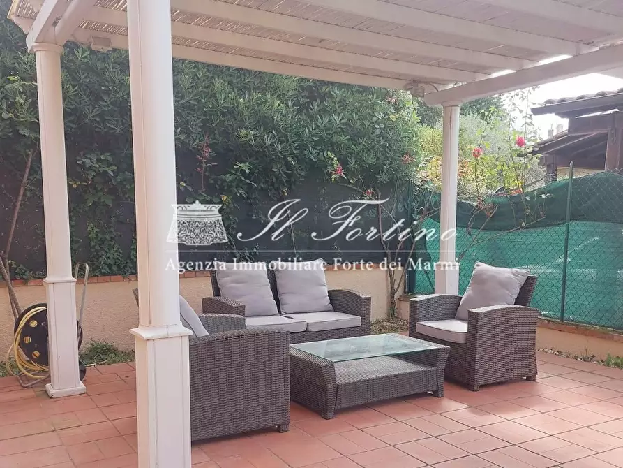 Immagine 32 di Casa bifamiliare in vendita  a Forte Dei Marmi