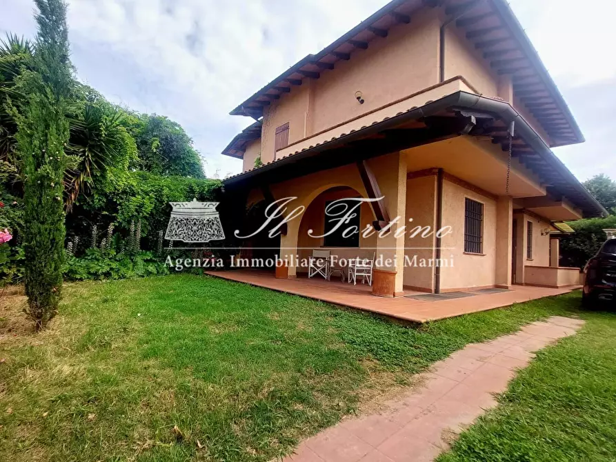 Immagine 3 di Casa bifamiliare in vendita  a Forte Dei Marmi