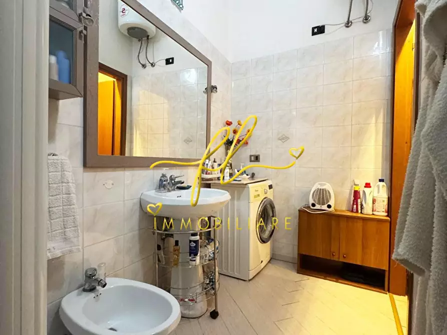 Immagine 18 di Appartamento in vendita  a Livorno