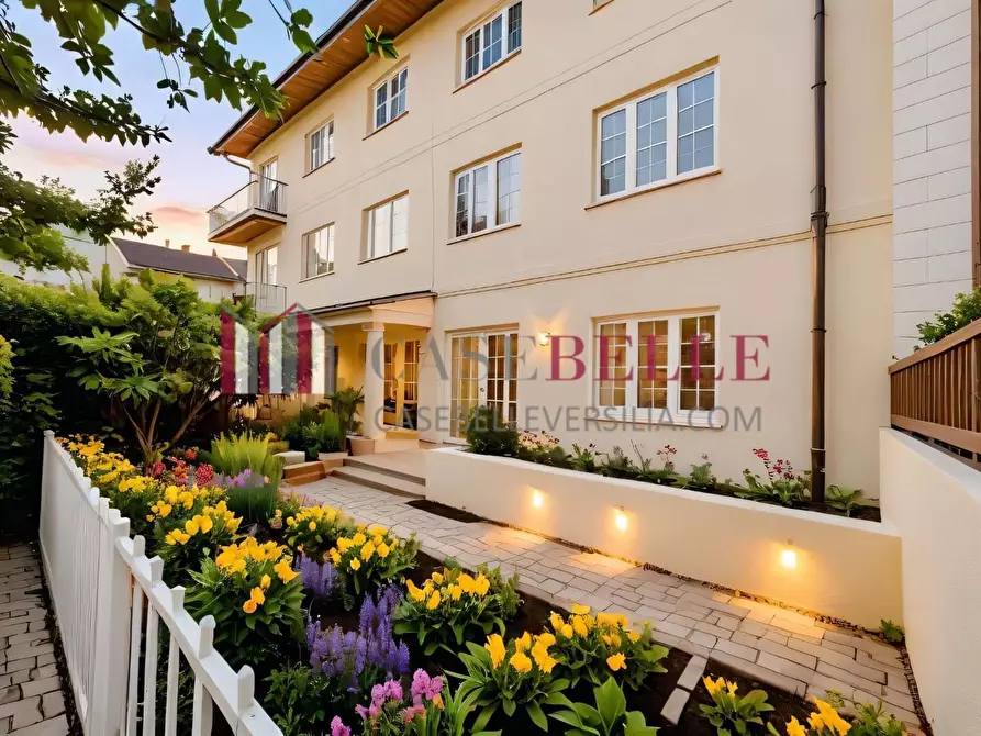 Immagine 1 di Appartamento in vendita  a Camaiore