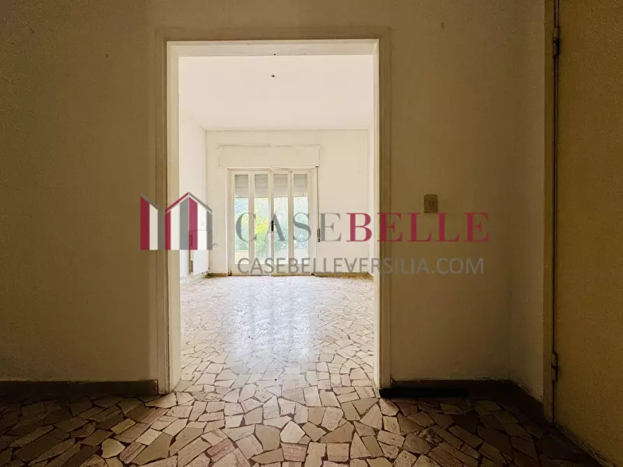 Immagine 2 di Appartamento in vendita  a Camaiore