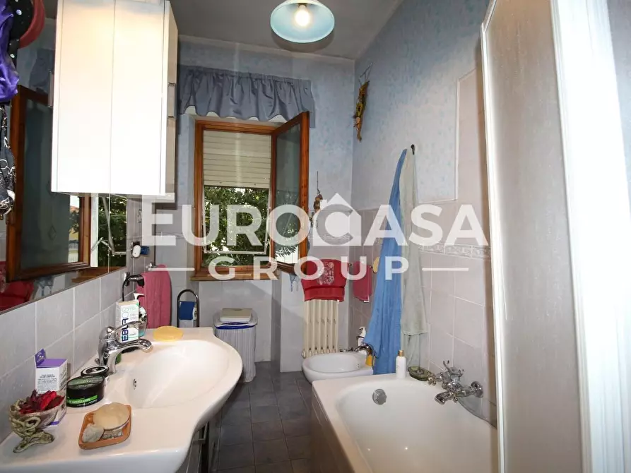 Immagine 50 di Villa in vendita  a Lucca