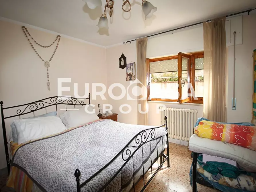 Immagine 9 di Villa in vendita  a Lucca