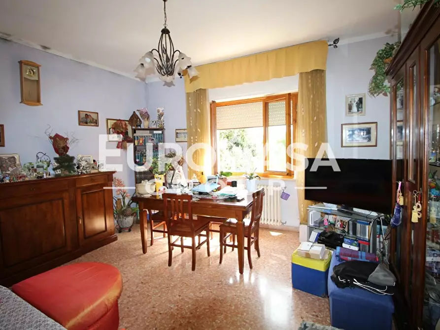 Immagine 4 di Villa in vendita  a Lucca