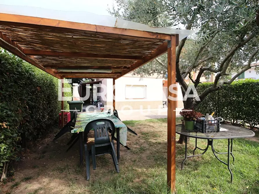 Immagine 5 di Villa in vendita  a Lucca