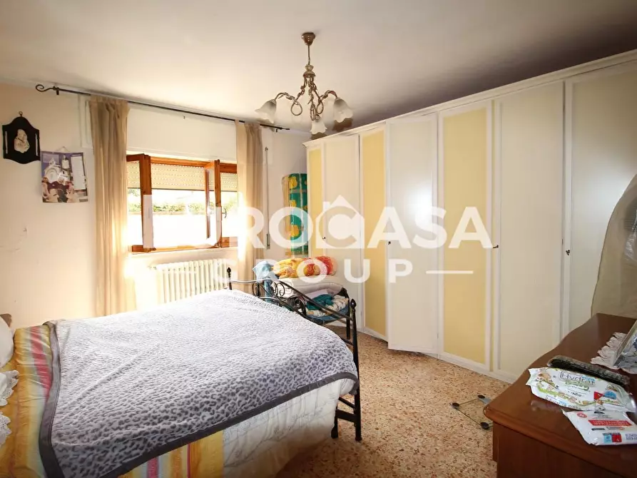 Immagine 6 di Villa in vendita  a Lucca