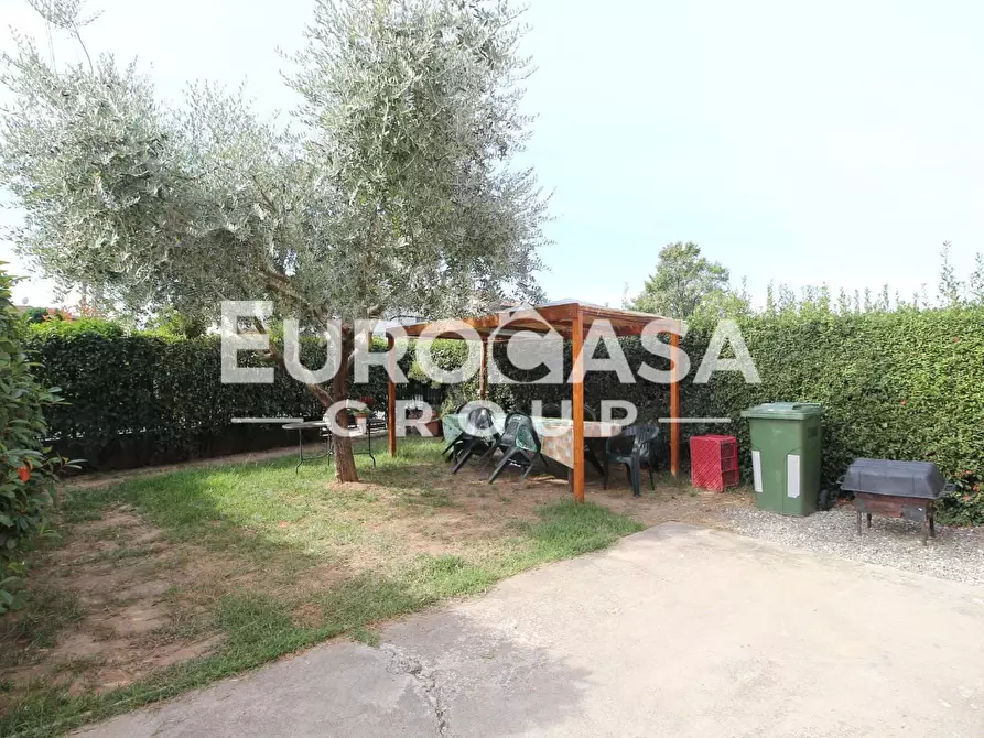 Immagine 7 di Villa in vendita  a Lucca