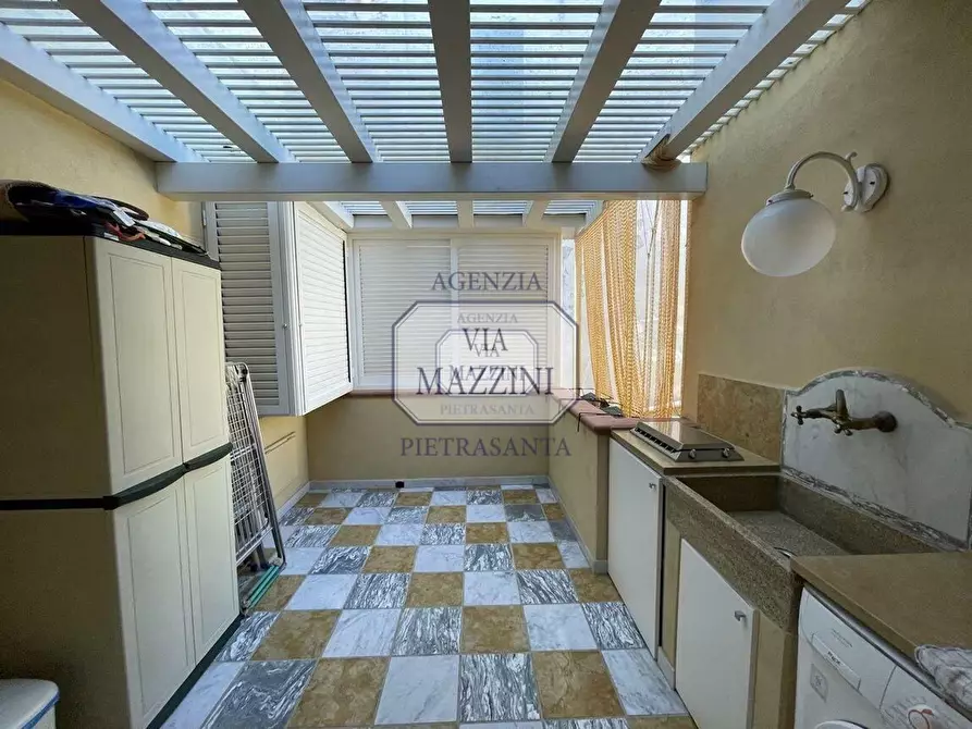 Immagine 22 di Appartamento in vendita  a Pietrasanta