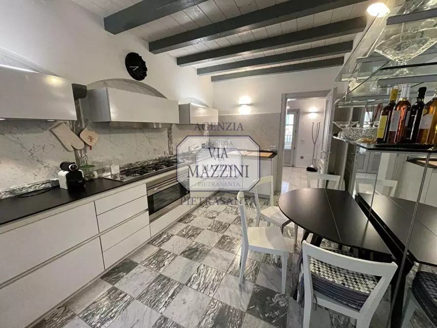 Immagine 21 di Appartamento in vendita  a Pietrasanta