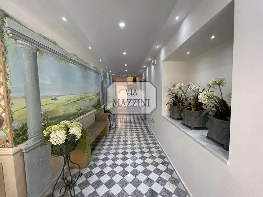 Immagine 9 di Appartamento in vendita  a Pietrasanta