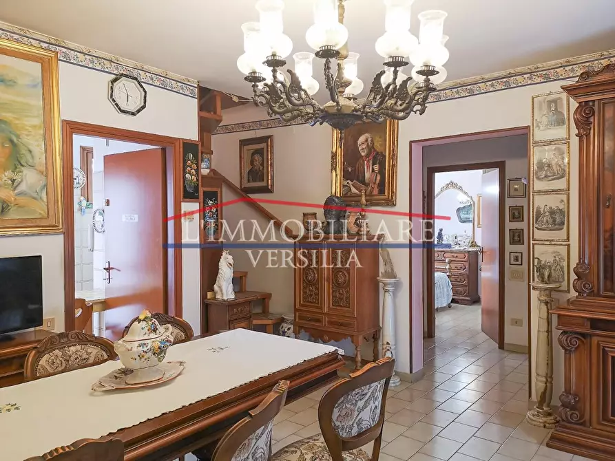 Immagine 2 di Appartamento in vendita  a Massa