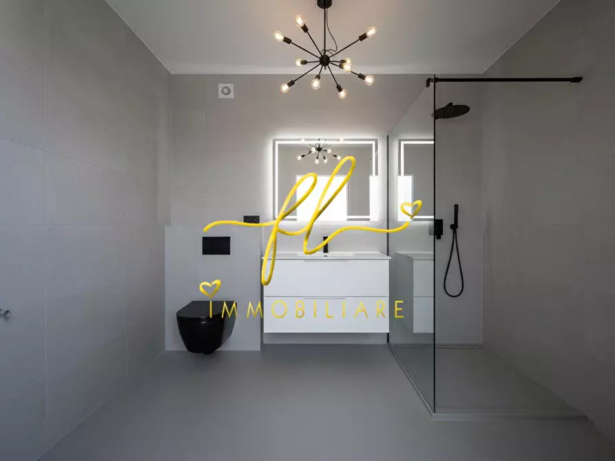 Immagine 10 di Villetta a schiera in vendita  a Livorno