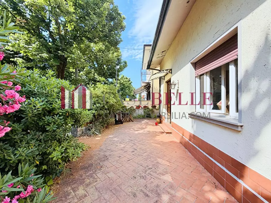 Immagine 130 di Casa indipendente in vendita  a Camaiore