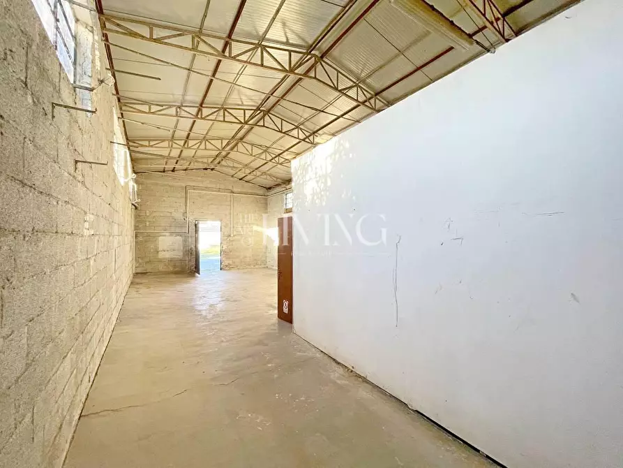 Immagine 18 di Negozio in vendita  a Capannori