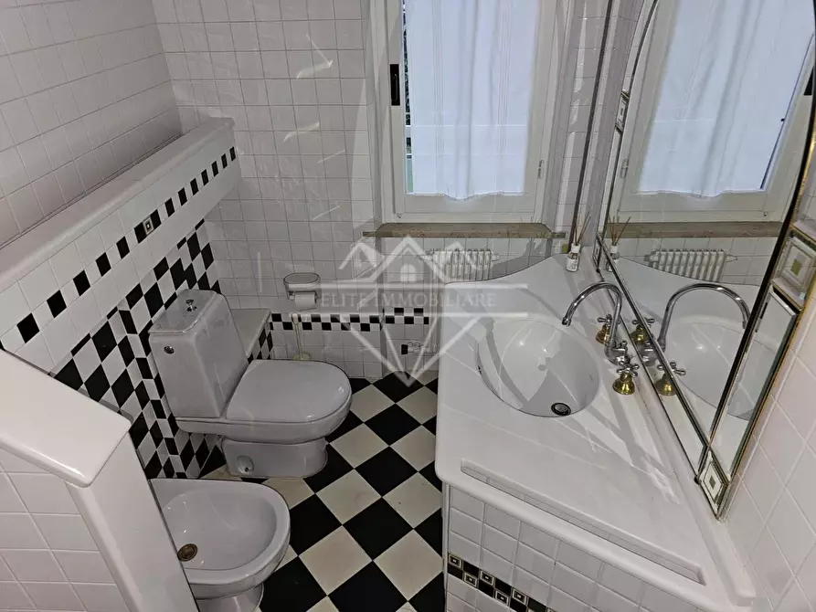 Immagine 22 di Appartamento in vendita  a Castelnuovo Magra