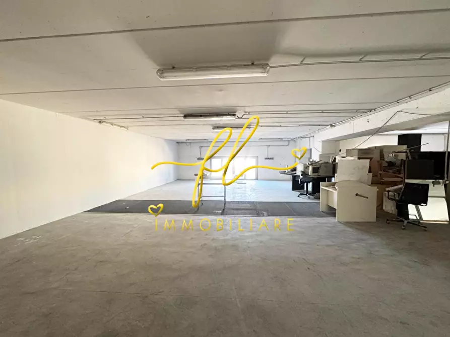 Immagine 6 di Capannone industriale in vendita  a Livorno