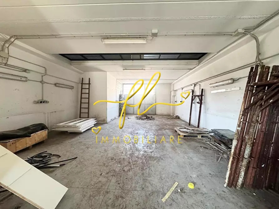 Immagine 3 di Capannone industriale in vendita  a Livorno