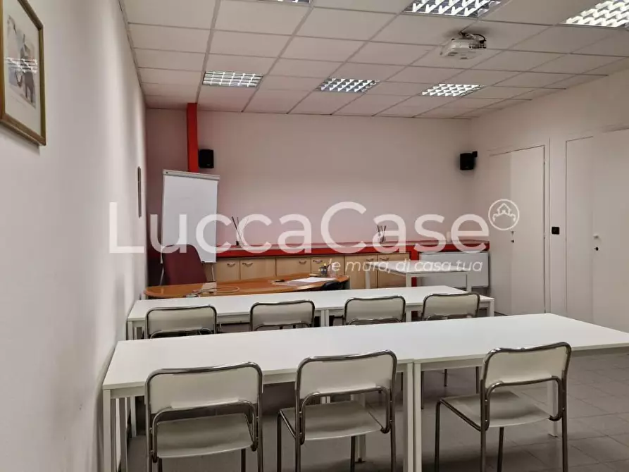 Immagine 2 di Ufficio in vendita  a Capannori