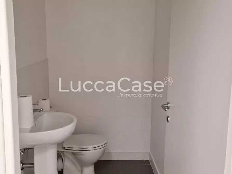 Immagine 7 di Ufficio in vendita  a Capannori