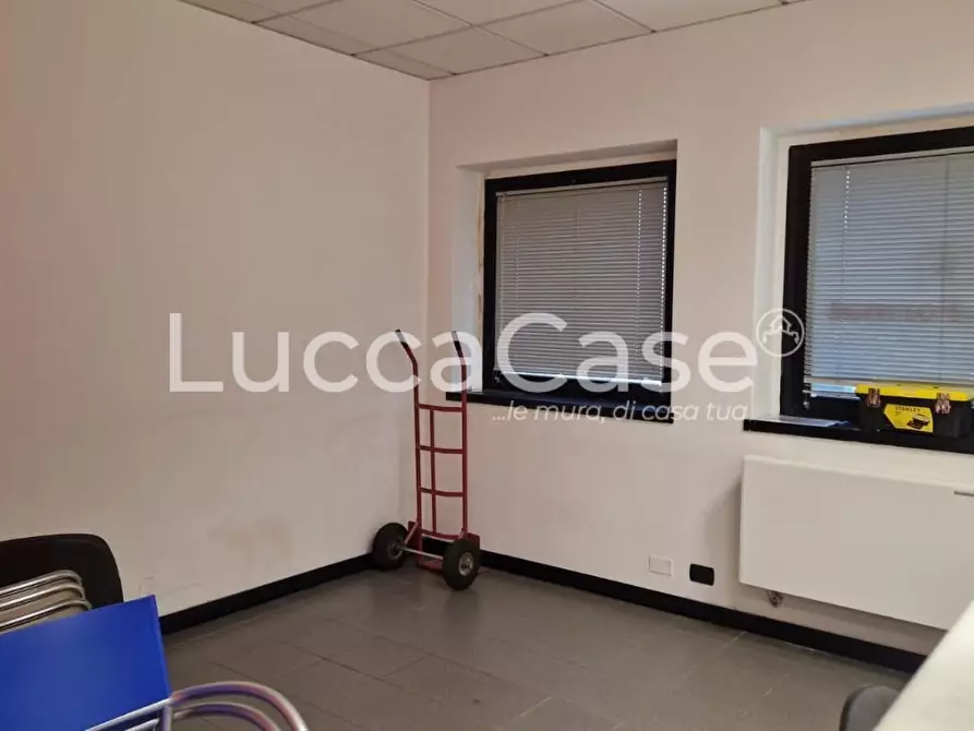 Immagine 5 di Ufficio in vendita  a Capannori