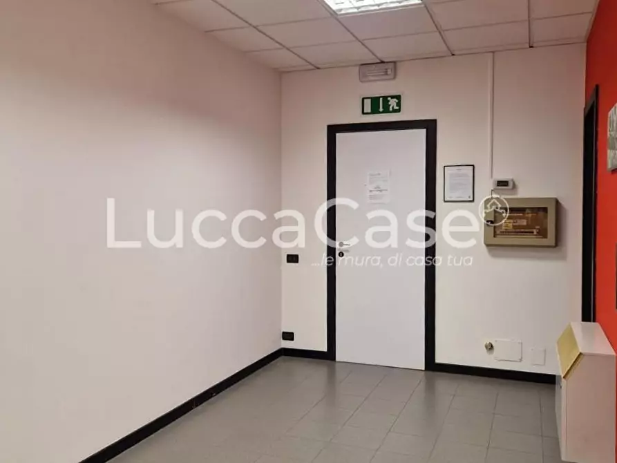 Immagine 6 di Ufficio in vendita  a Capannori