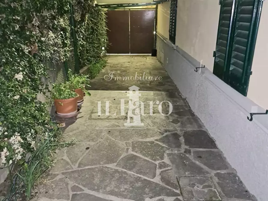 Immagine 1 di Terratetto in vendita  a Campi Bisenzio