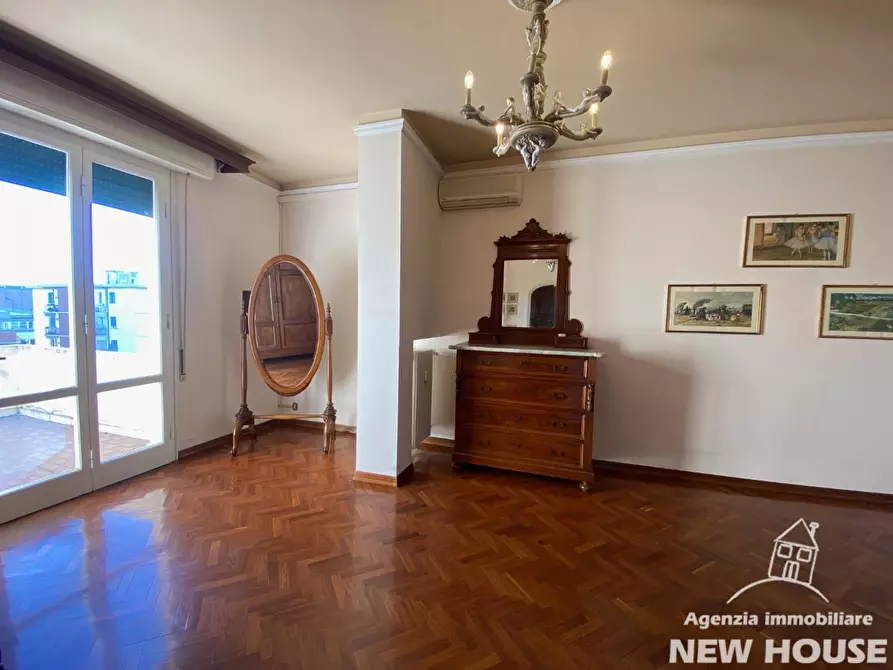 Immagine 56 di Mansarda in vendita  a Pisa