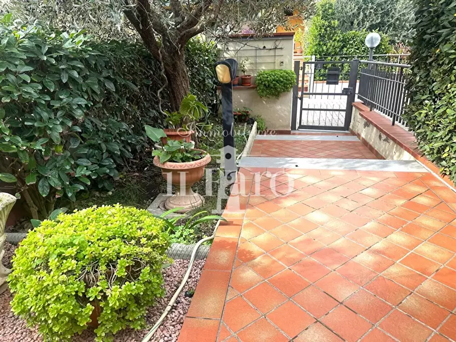 Immagine 2 di Terratetto in vendita  a Campi Bisenzio