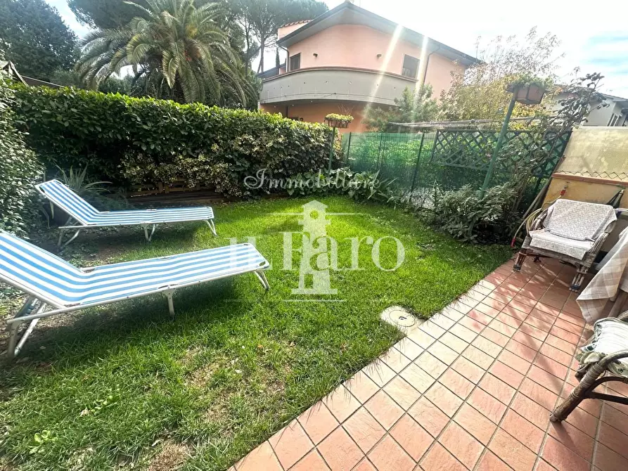 Immagine 43 di Terratetto in vendita  a Campi Bisenzio