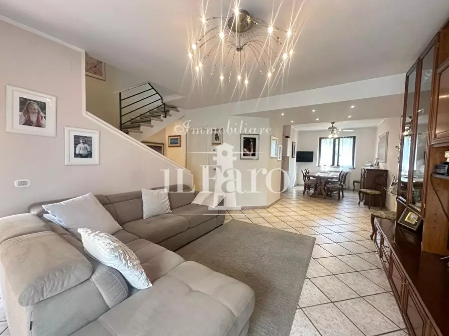 Immagine 17 di Terratetto in vendita  a Campi Bisenzio