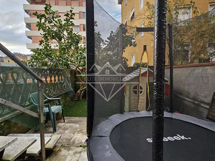 Immagine 16 di Appartamento in vendita  a Carrara