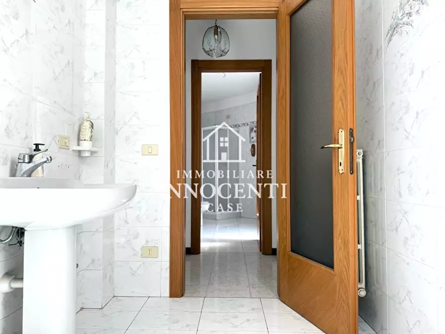 Immagine 23 di Appartamento in vendita  a Massa