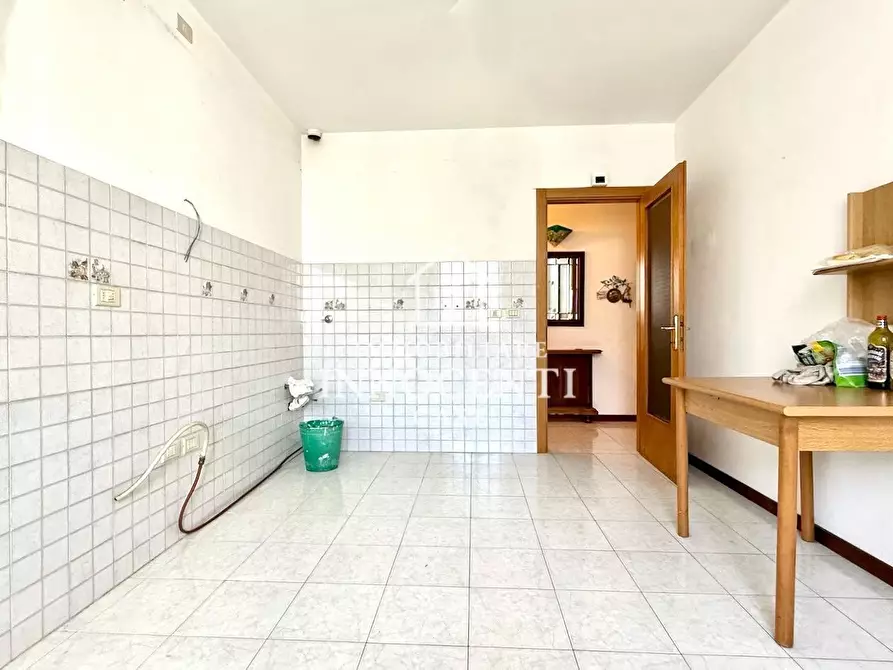 Immagine 10 di Appartamento in vendita  a Massa