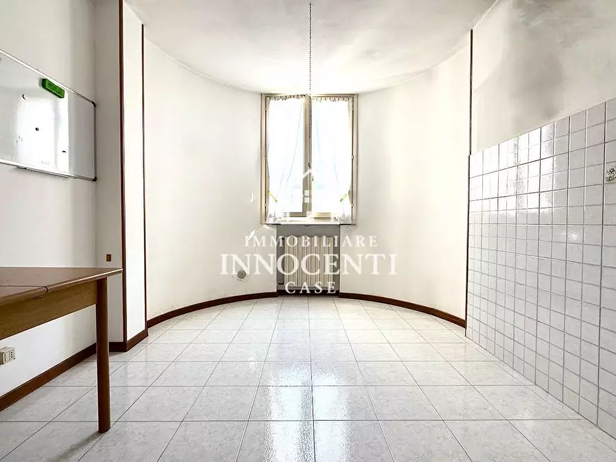 Immagine 11 di Appartamento in vendita  a Massa