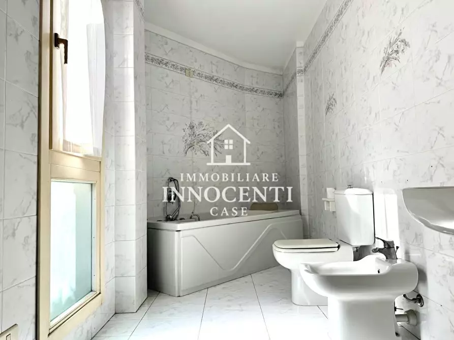 Immagine 21 di Appartamento in vendita  a Massa