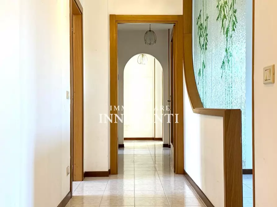 Immagine 2 di Appartamento in vendita  a Massa