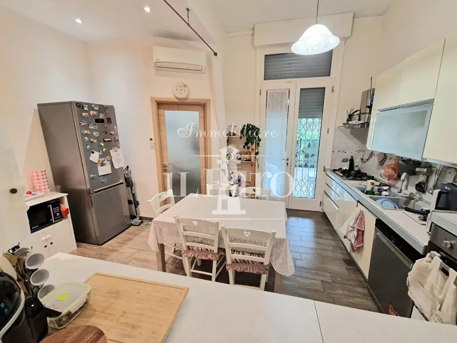 Immagine 12 di Appartamento in vendita  a Campi Bisenzio