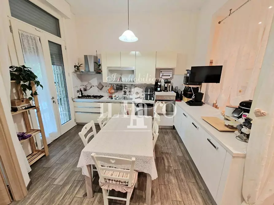 Immagine 10 di Appartamento in vendita  a Campi Bisenzio